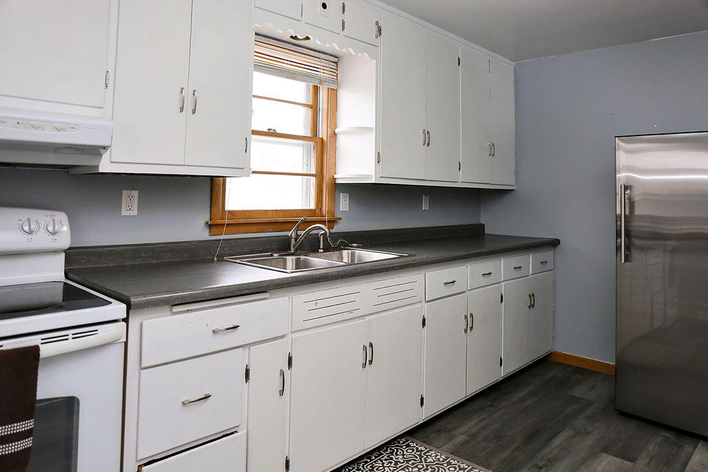 2602 Henry Street Sheboygan, WI 53081 - Photo 7 of 35 Kitchen