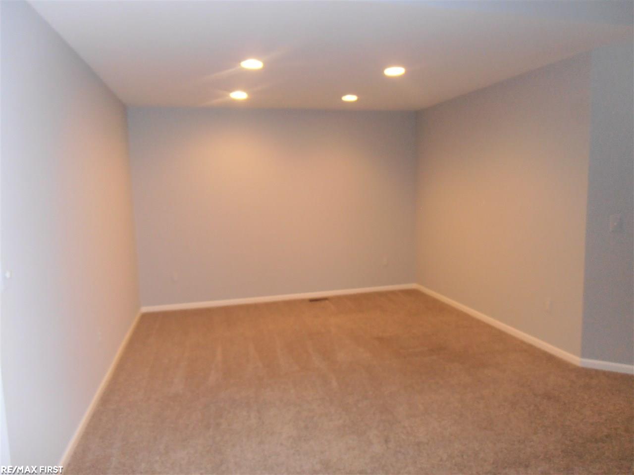 50163 Decook Court, Unit 113 Macomb, MI 48044 - Photo 5 of 23