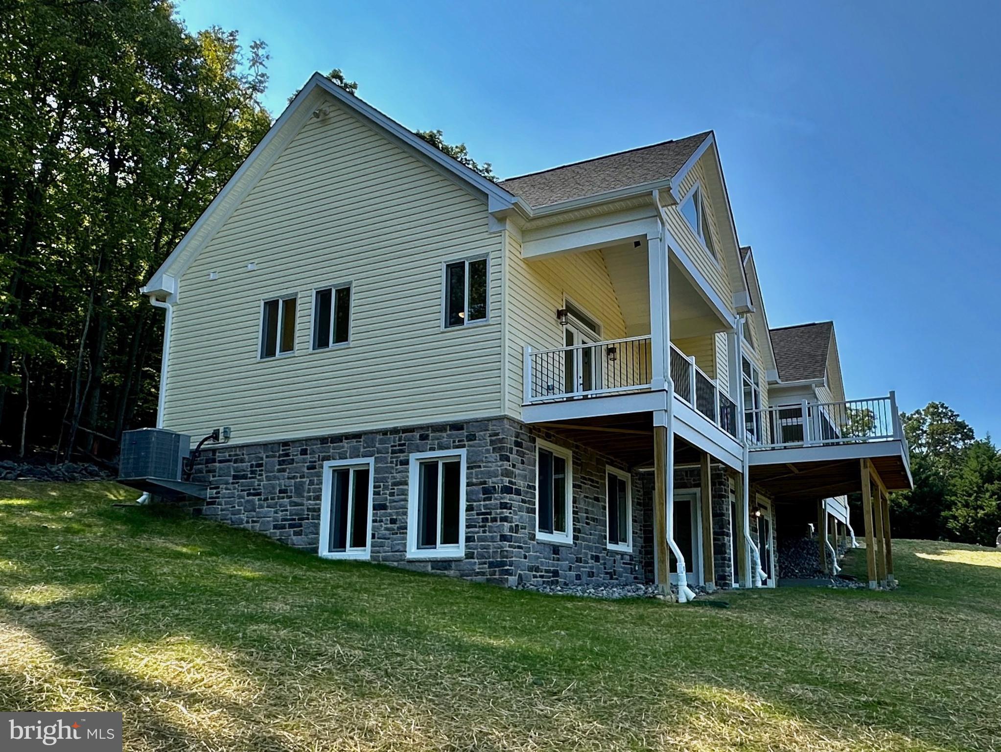 13557 Edgemont Road Smithsburg, MD 21783 - Photo 23 of 26 Side elevation.