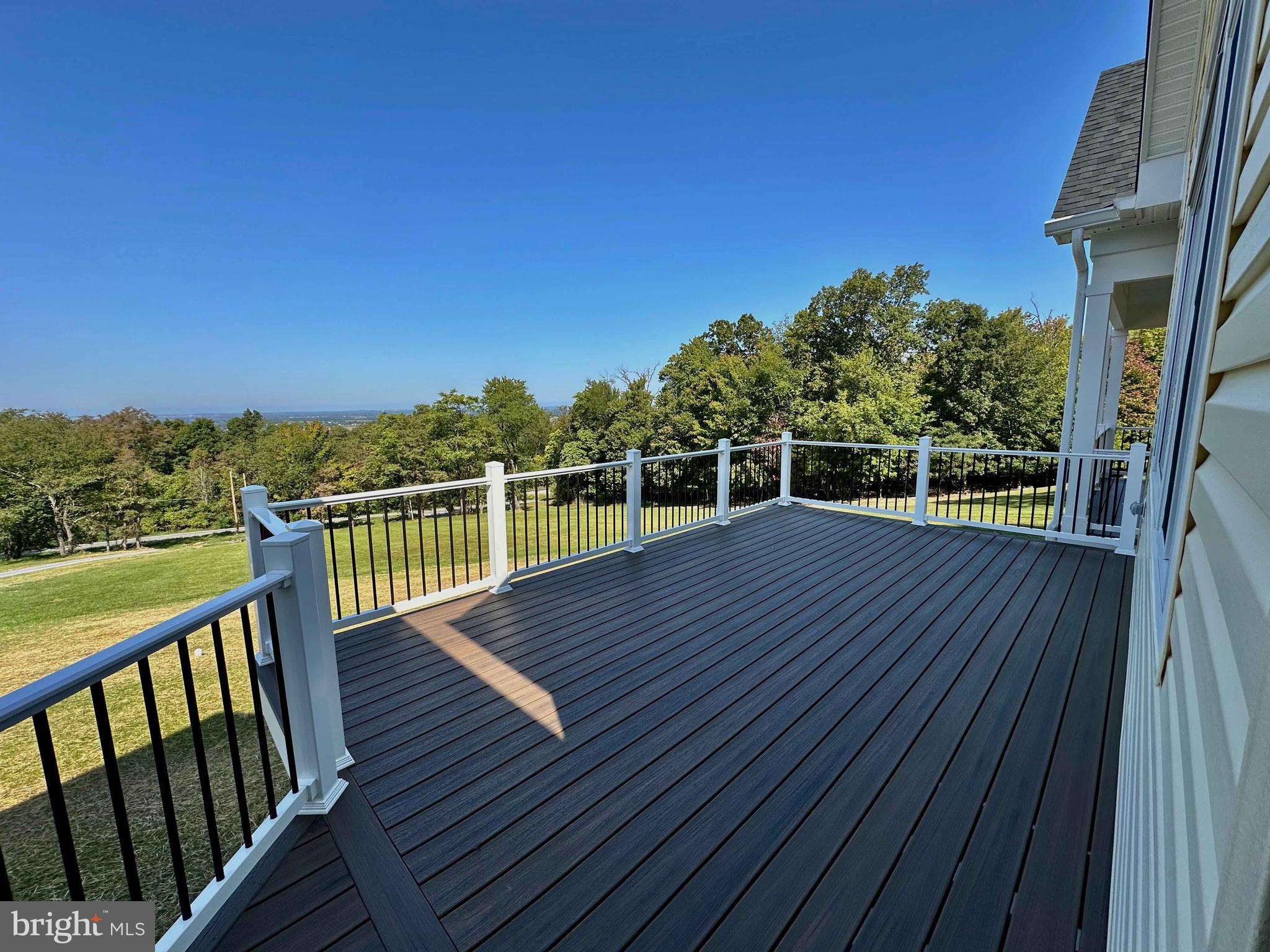 13557 Edgemont Road Smithsburg, MD 21783 - Photo 3 of 26 Large open deck with views for days!