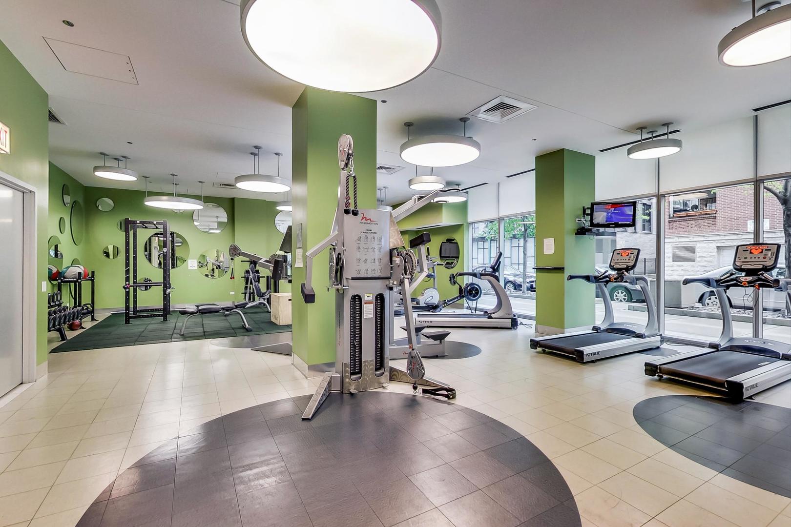 123 South Green Street, Unit 701B Chicago, IL 60607 - Photo 23 of 25 a view of a room with gym equipment