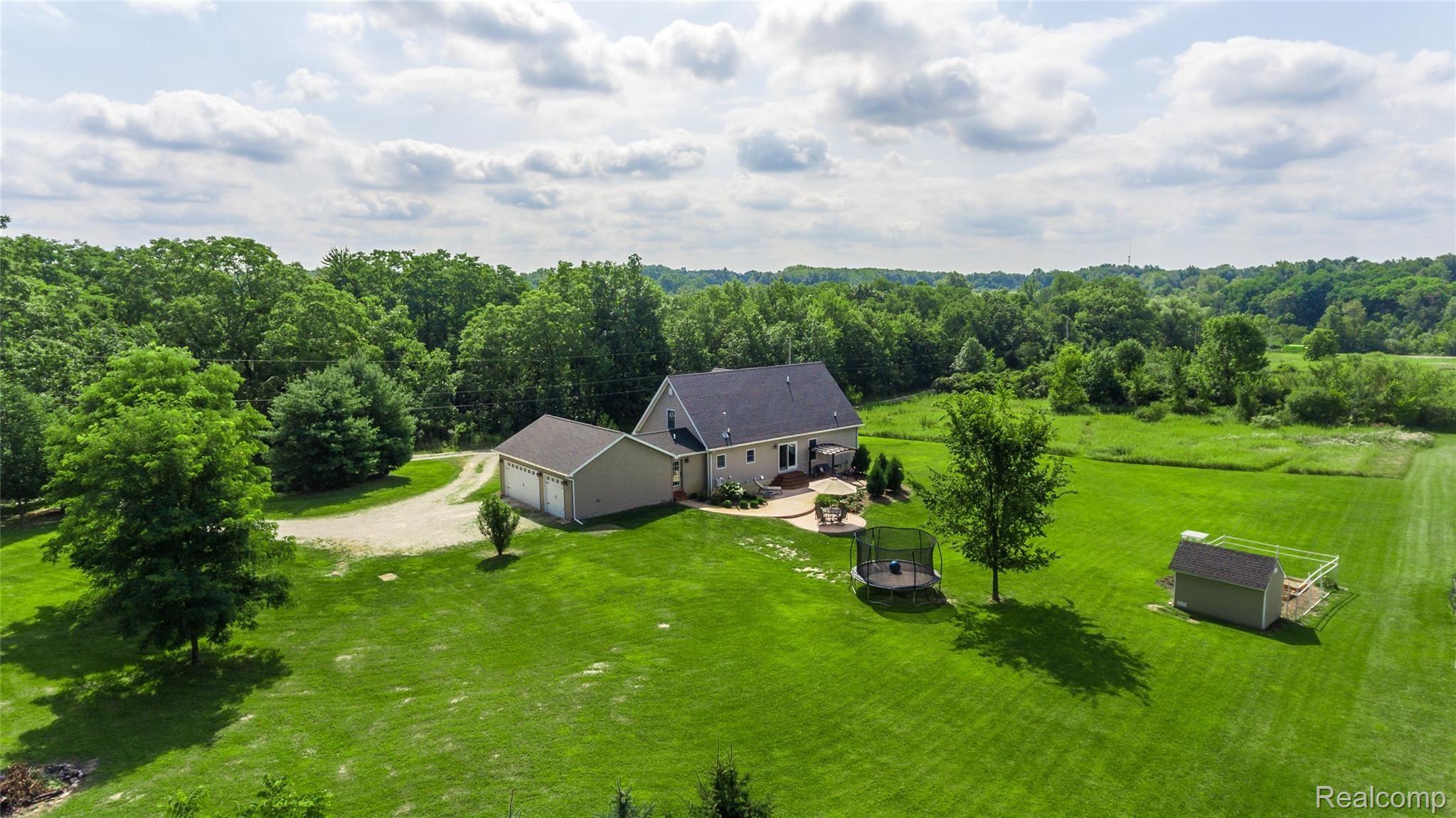 9133 Faussett Road Fenton, MI 48430 - Photo 31 of 39 Exteriors (9 of 24).jpg