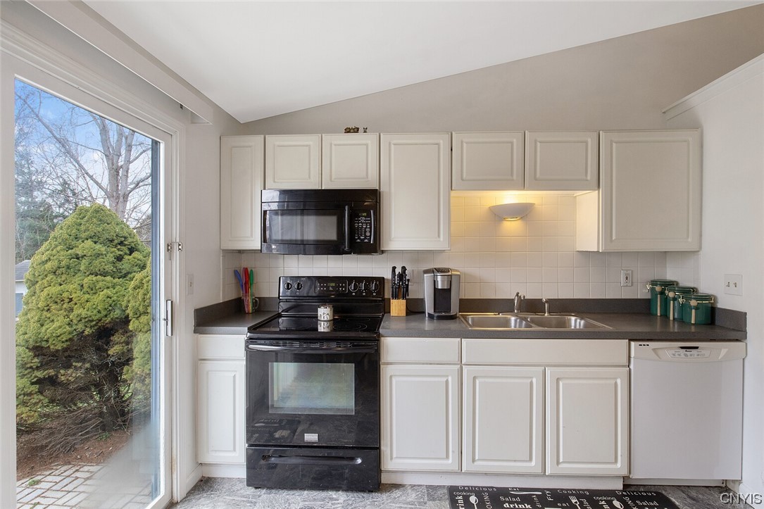 8185 Rizzo Drive Clay, NY 13041 - Photo 10 of 28