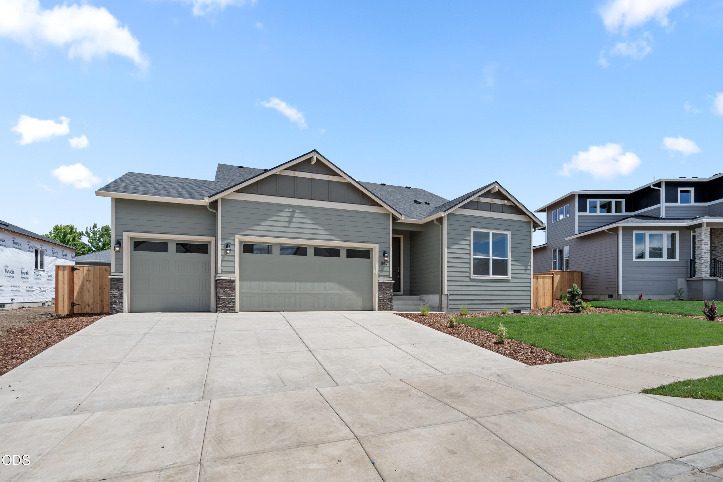 1147 Pumpkin Ridge, Unit 321 Eagle Point, OR 97524 - Photo 2 of 32