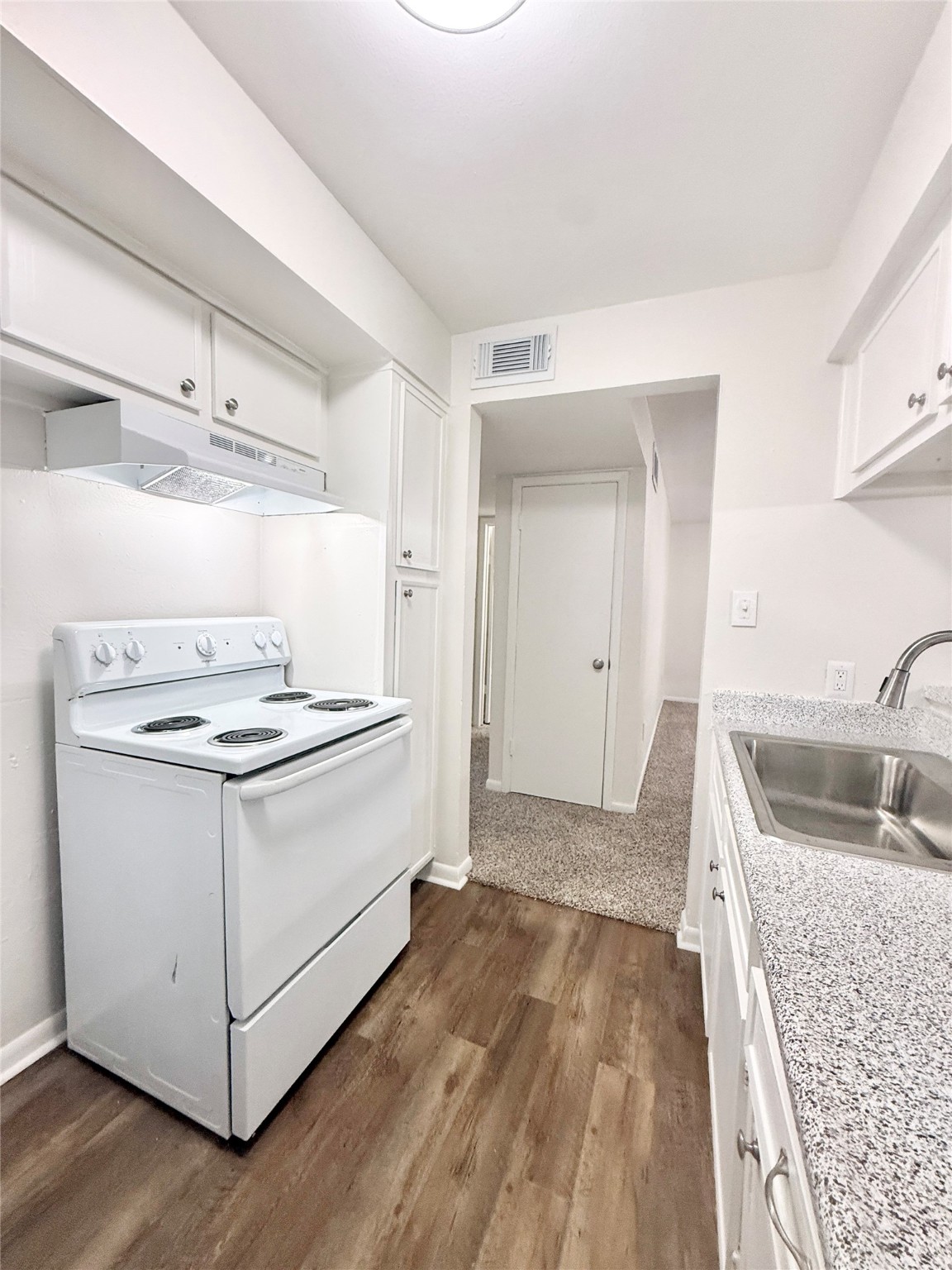 321 East Cedar Street, Unit 6 Angleton, TX 77515 - Photo 8 of 17