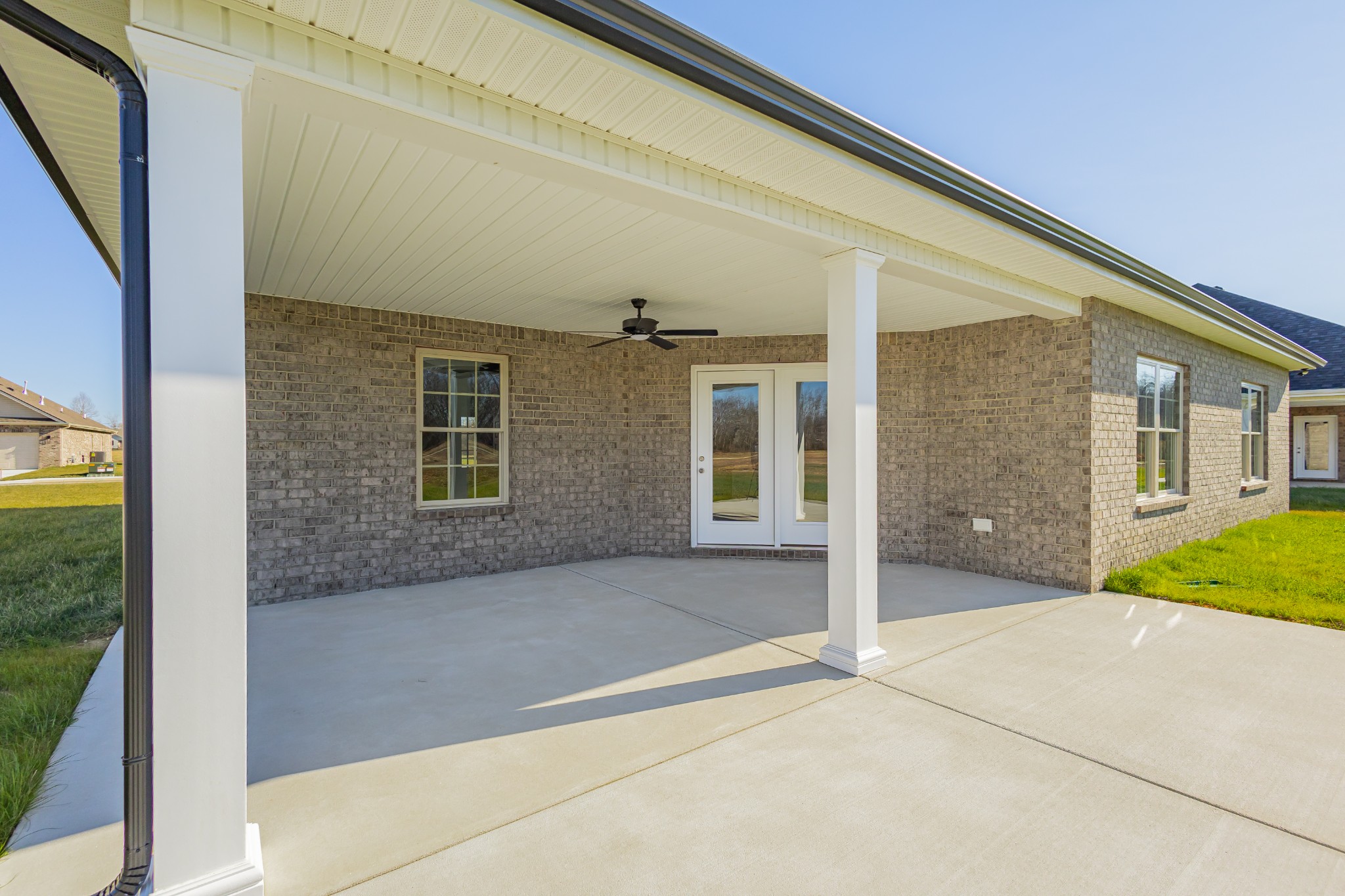 42 Brooklyn Avenue Manchester, TN 37355 - Photo 8 of 64 a view of a brick house with a large window