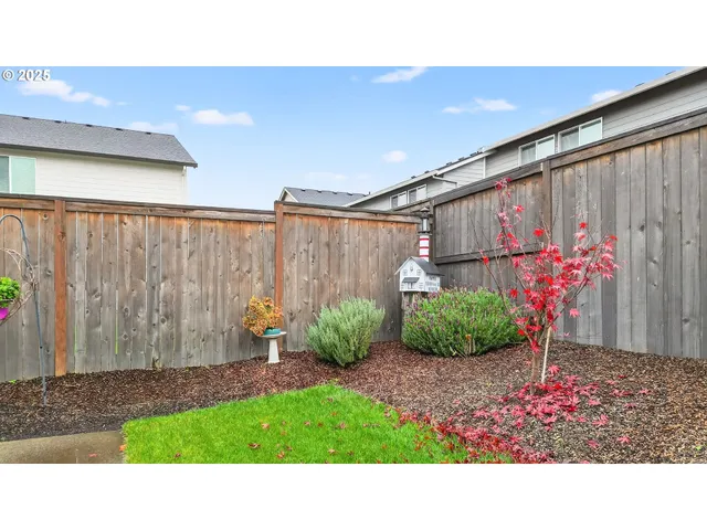 a black and white photo of a room