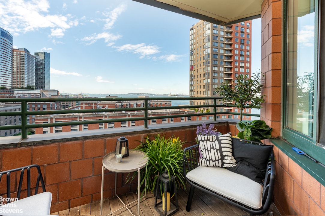 333 Rector Place, Unit 1405 Manhattan, NY 10280 - Photo 11 of 29