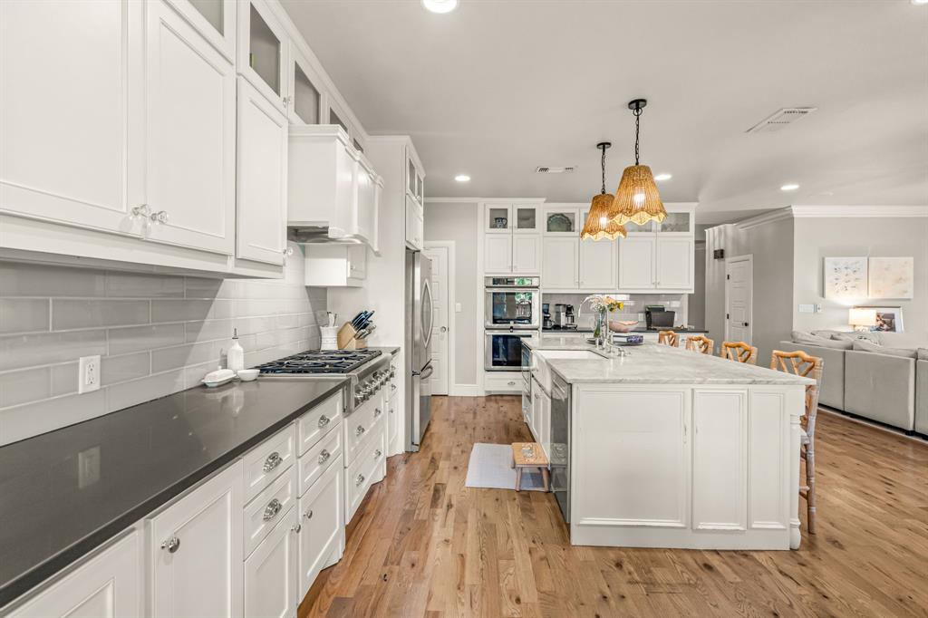 809 Edgefield Road Fort Worth, TX 76107 - Photo 17 of 32