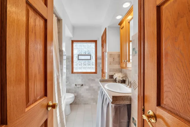 $725,000 | 6020 North Landers Avenue, Chicago, IL 60646