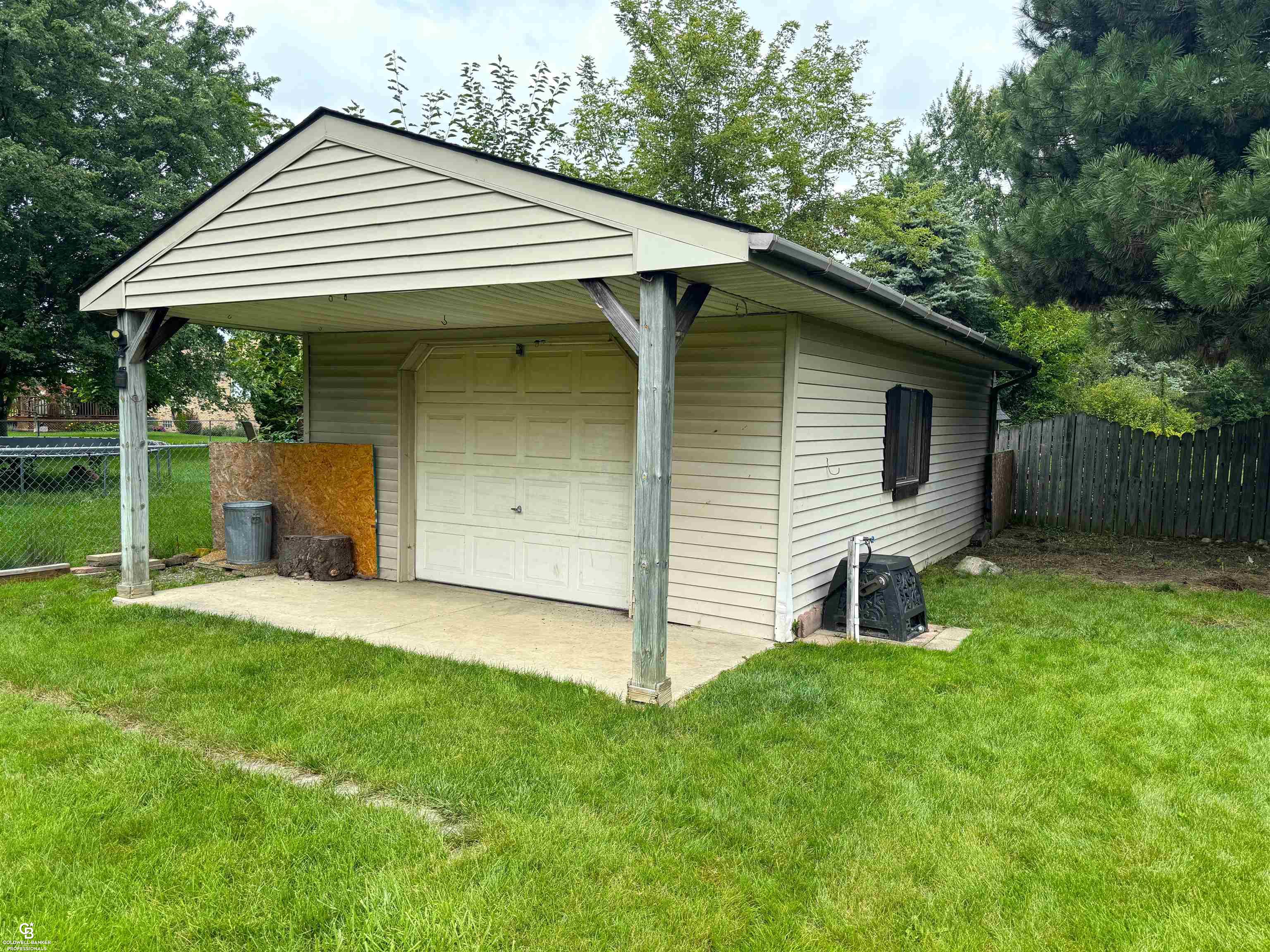 38281 Radde Street Clinton Township, MI 48036 - Photo 27 of 28 50152571-fe9e4fd1-d4cc-4cb7-88d5-13759e9aee20.JPG