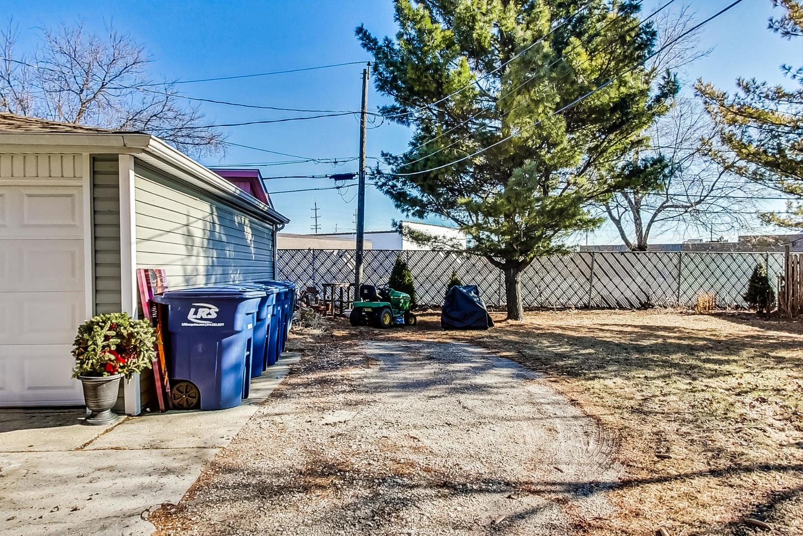 65 Dover Drive, Unit 2 Des Plaines, IL 60018 - Photo 23 of 24