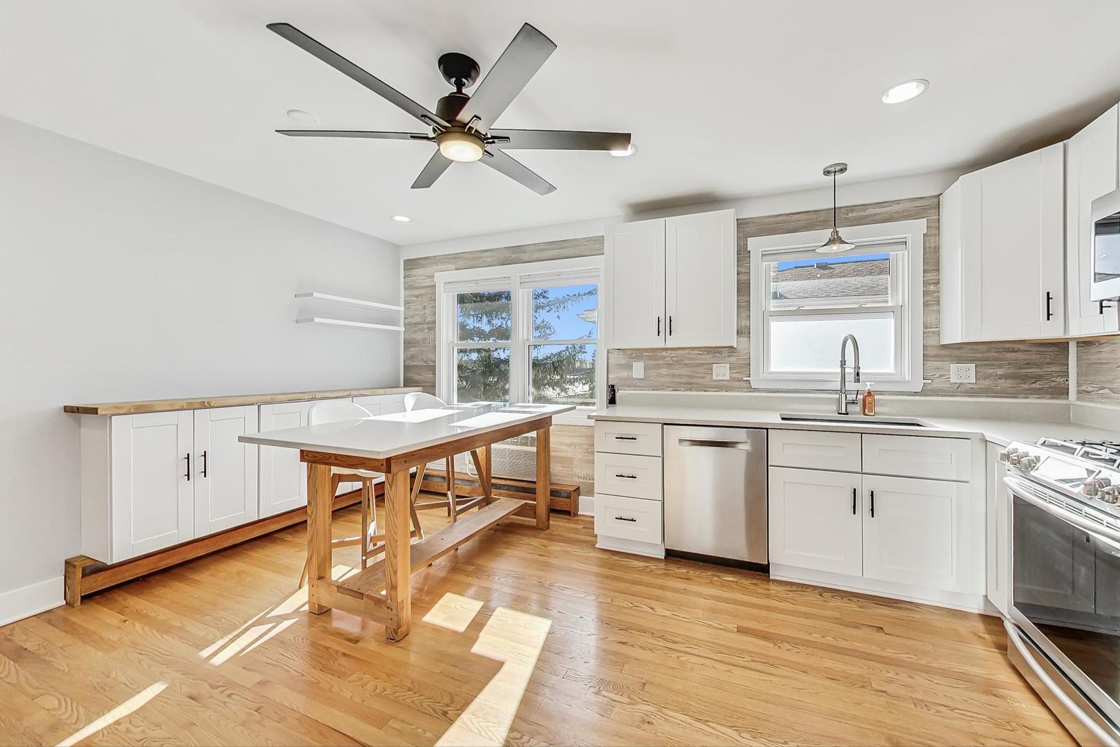 65 Dover Drive, Unit 2 Des Plaines, IL 60018 - Photo 3 of 24