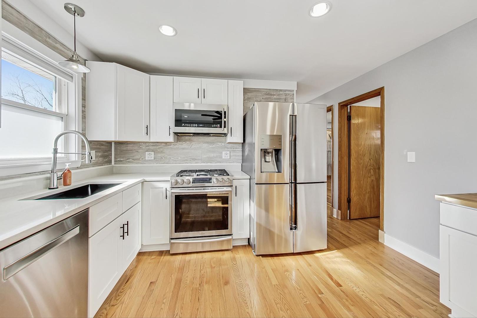 65 Dover Drive, Unit 2 Des Plaines, IL 60018 - Photo 4 of 24