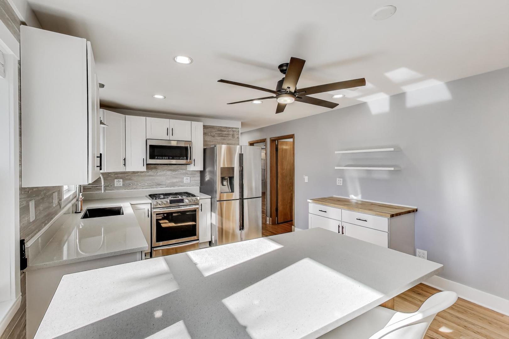 65 Dover Drive, Unit 2 Des Plaines, IL 60018 - Photo 5 of 24