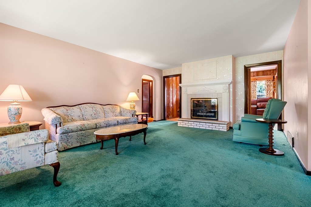55 Dalton Road Chelmsford, MA 01824 - Photo 13 of 33 Gallery Image 13