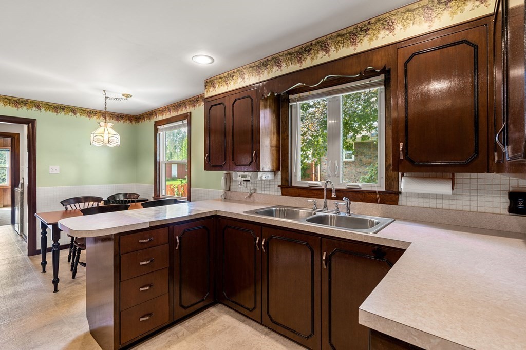 55 Dalton Road Chelmsford, MA 01824 - Photo 7 of 33 Gallery Image 7