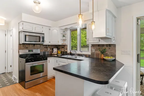 $369,900 | 697 Morningside Drive, Holland, MI 49423