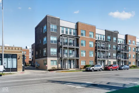 $389,900 | 727 North Illinois Street, Unit 202, Indianapolis, IN 46204