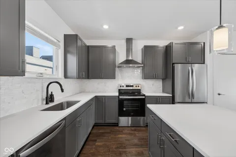 $389,900 | 727 North Illinois Street, Unit 202, Indianapolis, IN 46204