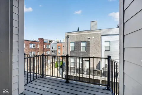 $389,900 | 727 North Illinois Street, Unit 202, Indianapolis, IN 46204