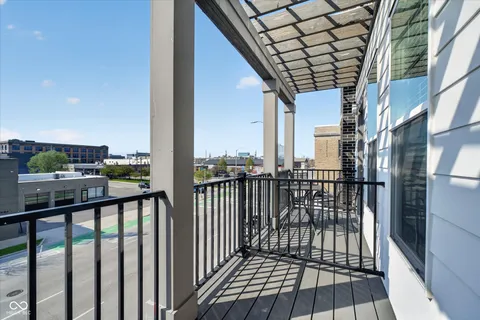 $389,900 | 727 North Illinois Street, Unit 202, Indianapolis, IN 46204
