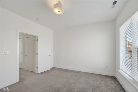 $389,900 | 727 North Illinois Street, Unit 202, Indianapolis, IN 46204