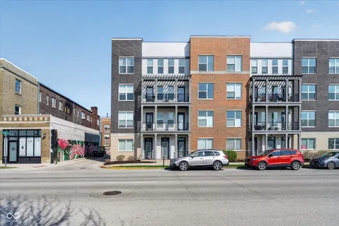 $389,900 | 727 North Illinois Street, Unit 202, Indianapolis, IN 46204