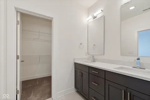 $389,900 | 727 North Illinois Street, Unit 202, Indianapolis, IN 46204