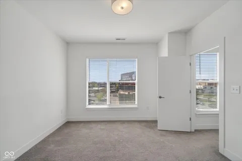 $389,900 | 727 North Illinois Street, Unit 202, Indianapolis, IN 46204