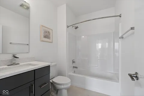 $389,900 | 727 North Illinois Street, Unit 202, Indianapolis, IN 46204