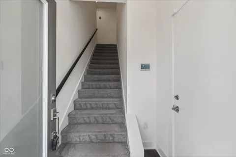 $389,900 | 727 North Illinois Street, Unit 202, Indianapolis, IN 46204
