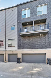 $389,900 | 727 North Illinois Street, Unit 202, Indianapolis, IN 46204