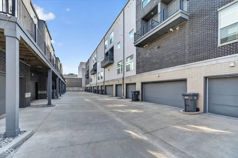 $389,900 | 727 North Illinois Street, Unit 202, Indianapolis, IN 46204