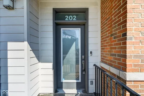 $389,900 | 727 North Illinois Street, Unit 202, Indianapolis, IN 46204