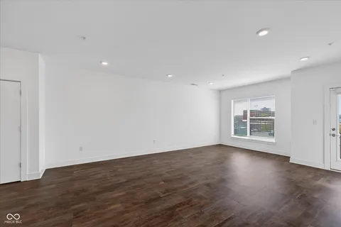 $389,900 | 727 North Illinois Street, Unit 202, Indianapolis, IN 46204