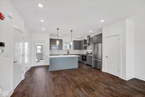 $389,900 | 727 North Illinois Street, Unit 202, Indianapolis, IN 46204