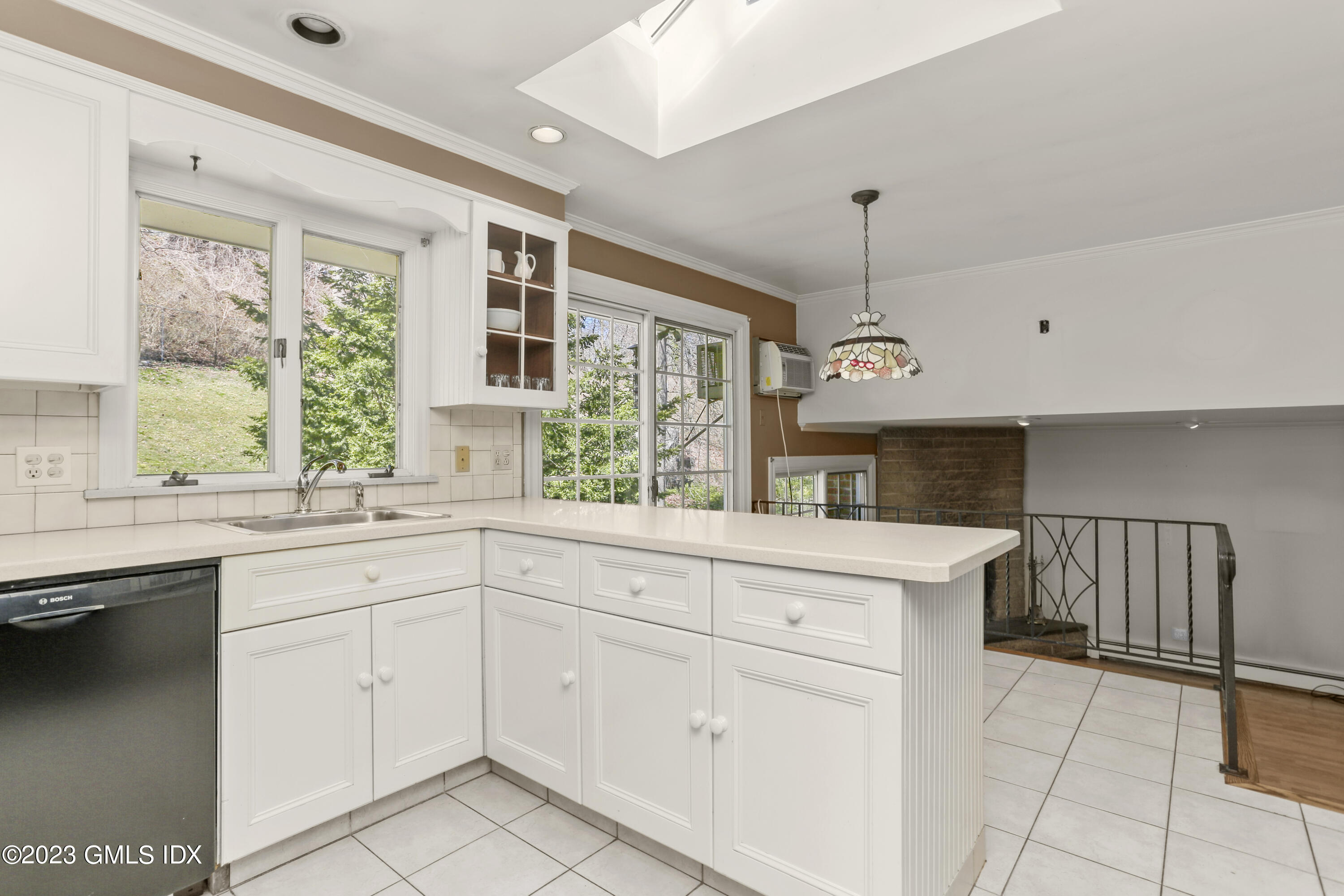 29 Glen Ridge Road Greenwich, CT 06831 - Photo 9 of 36 29 Glen Ridge Rd Greenwich CT-print-014-