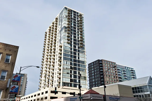 $1,900 | 1212 North LaSalle Drive, Unit 2406, Chicago, IL 60610