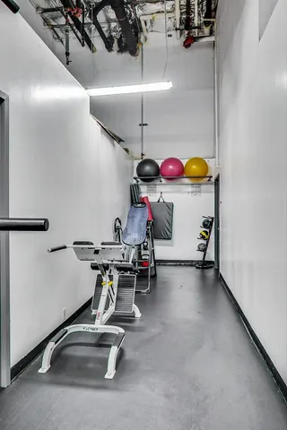 $1,900 | 1212 North LaSalle Drive, Unit 2406, Chicago, IL 60610