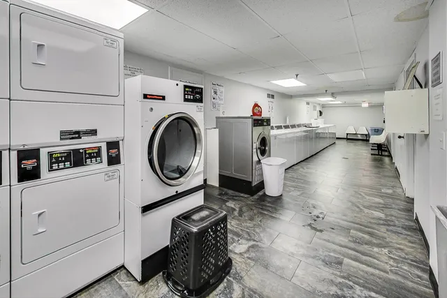 $1,900 | 1212 North LaSalle Drive, Unit 2406, Chicago, IL 60610