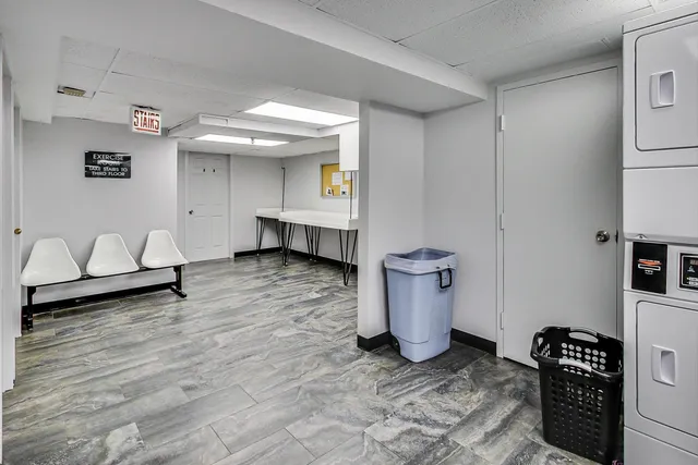 $1,900 | 1212 North LaSalle Drive, Unit 2406, Chicago, IL 60610