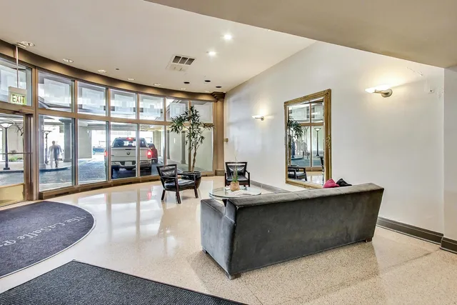 $1,900 | 1212 North LaSalle Drive, Unit 2406, Chicago, IL 60610