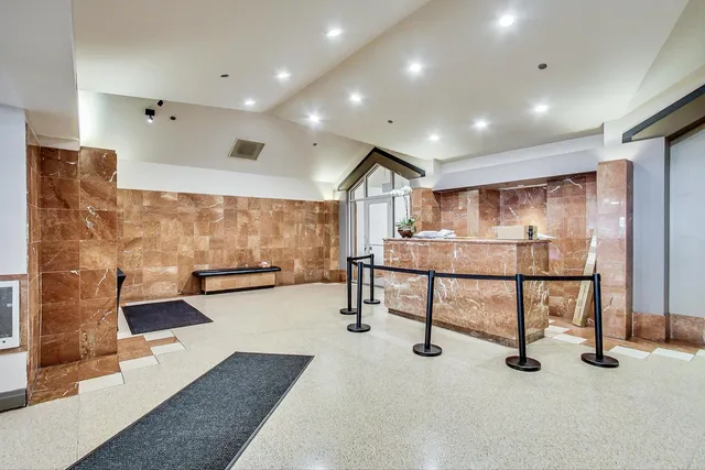 $1,900 | 1212 North LaSalle Drive, Unit 2406, Chicago, IL 60610