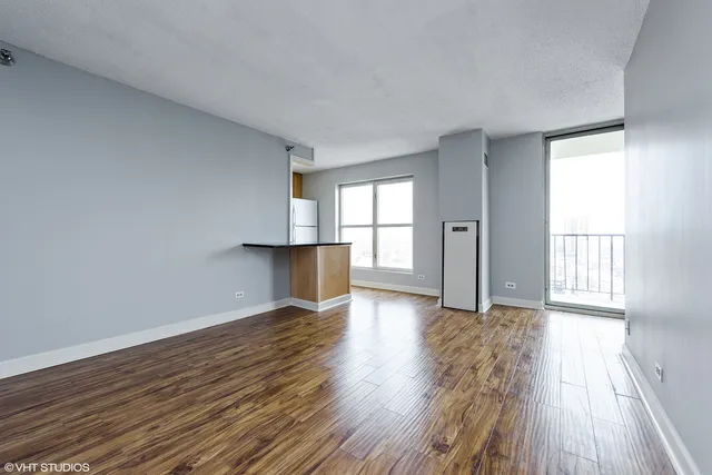 $1,900 | 1212 North LaSalle Drive, Unit 2406, Chicago, IL 60610