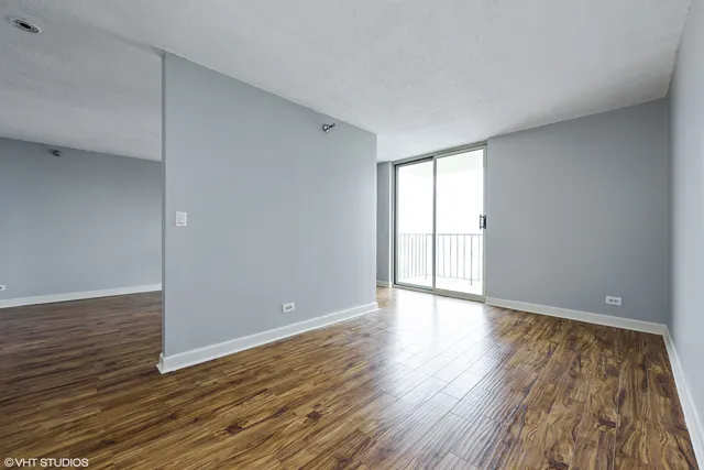 $1,900 | 1212 North LaSalle Drive, Unit 2406, Chicago, IL 60610