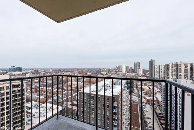 $1,900 | 1212 North LaSalle Drive, Unit 2406, Chicago, IL 60610