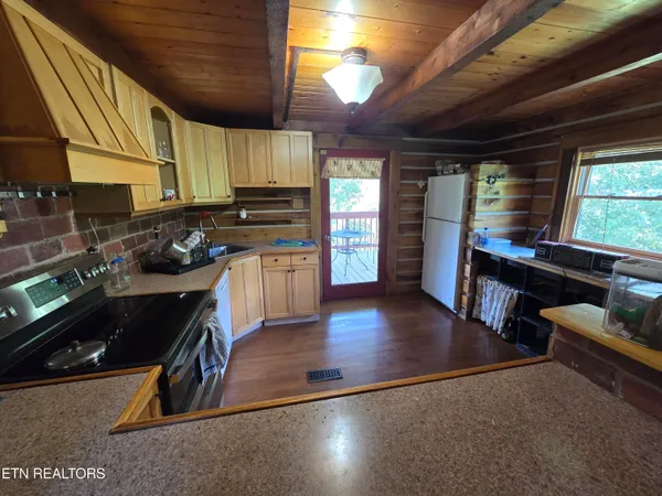 $225,000 | 135 Osborne Lane, Harrogate, TN 37752