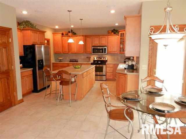 7001 Jersey Ridge Road Davenport, IA 52807 - Photo 7 of 24 Gallery Image 7