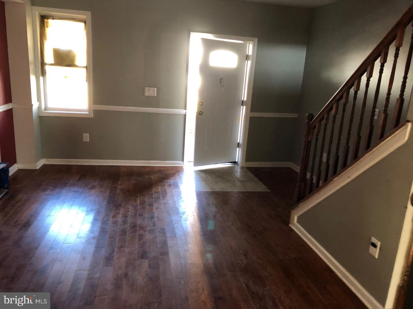 5834 Brush Road Philadelphia, PA 19138 - Photo 3 of 11 Living Room
